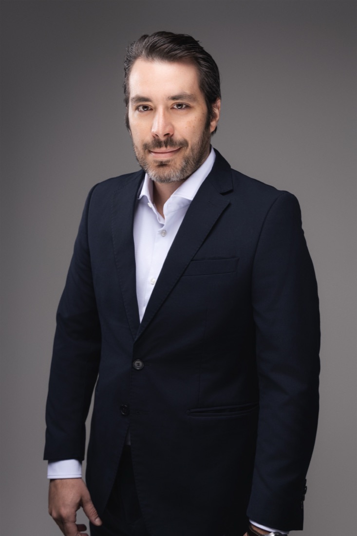 Cliente médico da MedVox em fotografia profissional