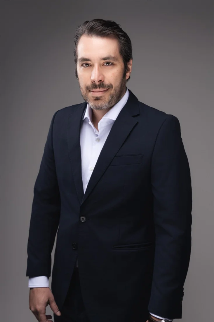 Cliente médico da MedVox em fotografia profissional